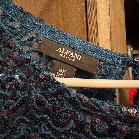 Size 3x blouse. - Picture 3 of 6